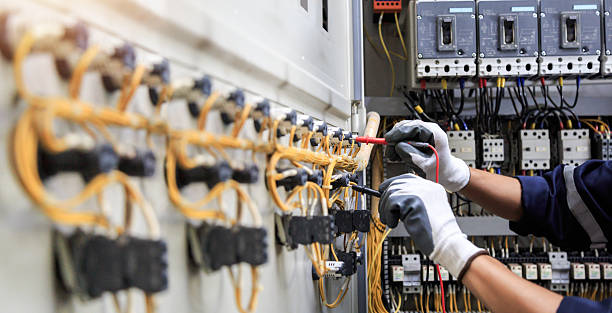 Professional Electrician technician working in Lamont, CA